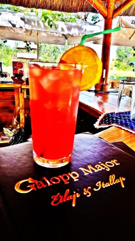 Galopp Major Hotel Gyál Eksteriør billede